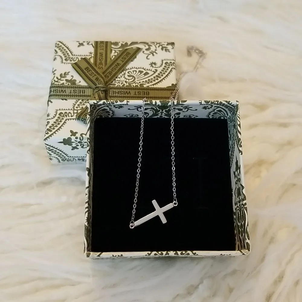❤ Silver tone cross necklace